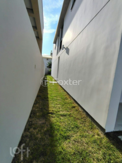 Image 21 - 884970