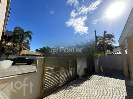 Image 32 - 885737