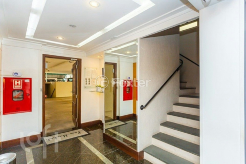Image 33 - 885928