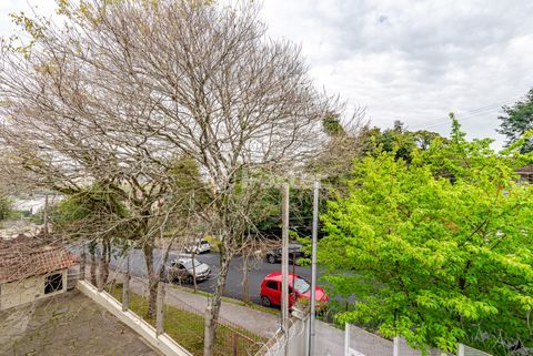 Image 32 - 886199