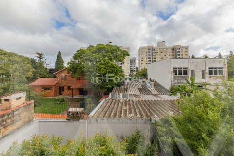 Image 29 - 886220
