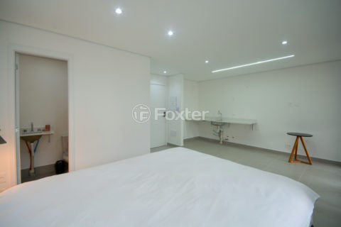 Image 7 - 886352
