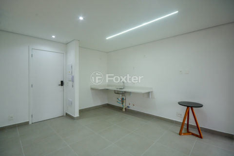 Image 11 - 886352