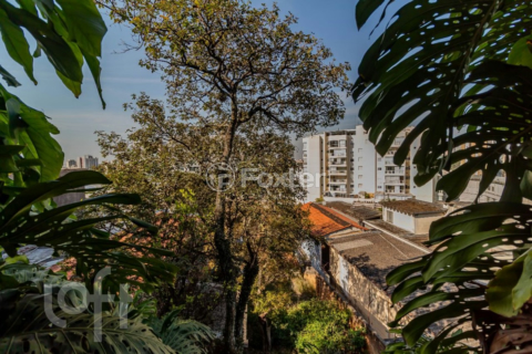 Image 68 - 886536