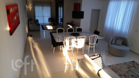 Image 37 - 886552