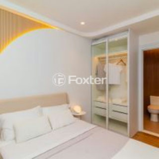 Image 21 - 886592