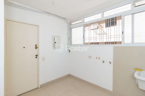 Image 32 - 886675