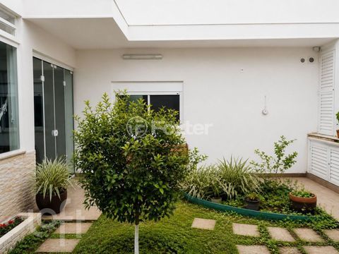 Image 11 - 886730