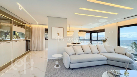 Image 23 - 887385