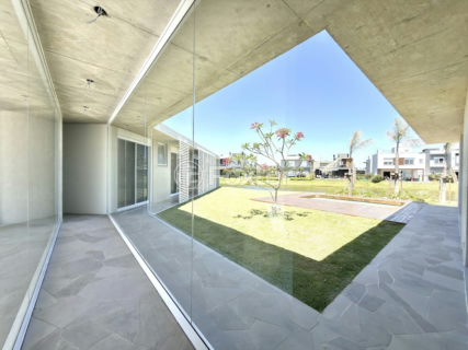 Image 39 - 887987