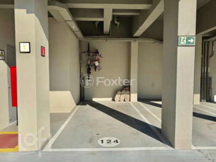 Image 33 - 888002