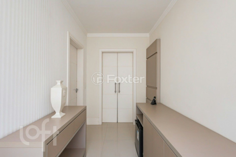 Image 21 - 888108