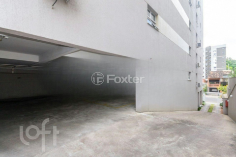 Image 21 - 888298