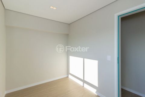 Image 21 - 888770