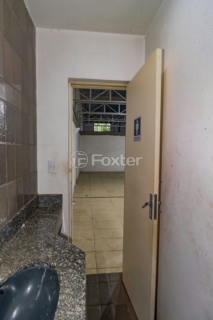 Image 30 - 889505