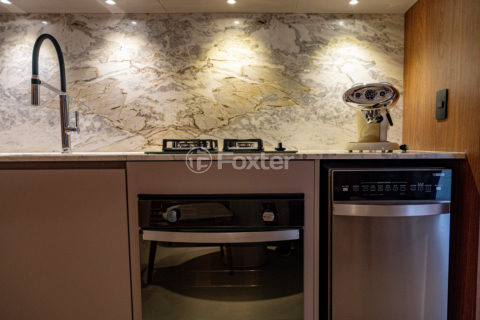 Image 19 - 889915