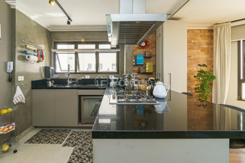 Image 21 - 890811