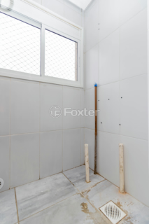 Image 33 - 891023