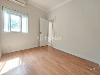 Image 25 - 891108