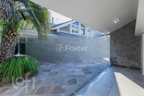 Image 23 - 893651