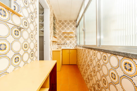 Image 22 - 893737