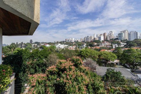 Image 28 - 893975