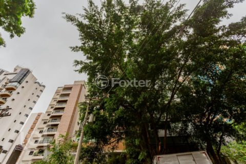 Image 28 - 895630
