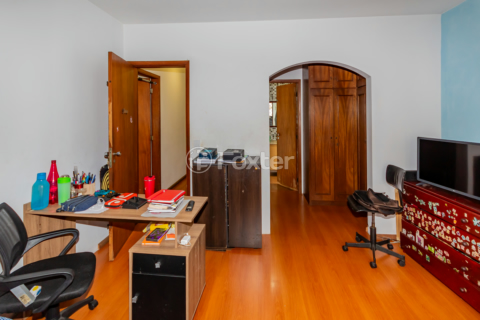 Image 31 - 896205