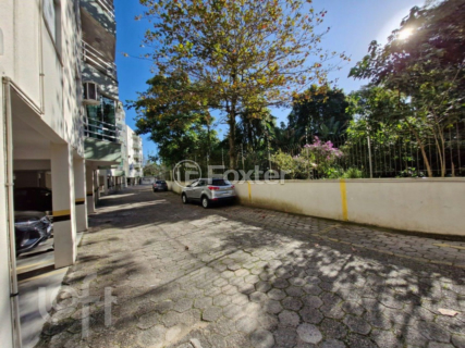Image 25 - 896232