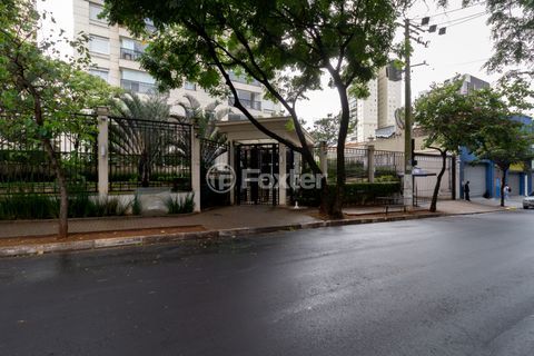 Image 32 - 897327