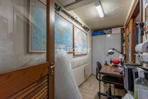 Image 33 - 897767