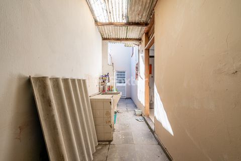 Image 29 - 898432
