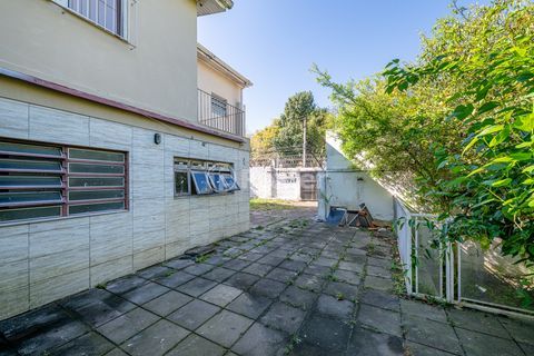 Image 30 - 898432