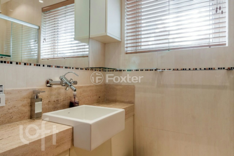 Image 22 - 898437