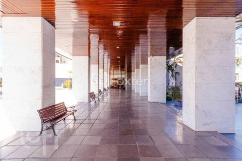 Image 39 - 898912