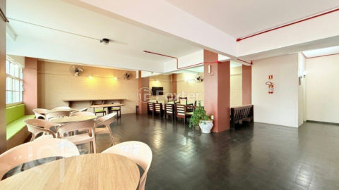 Image 33 - 899198