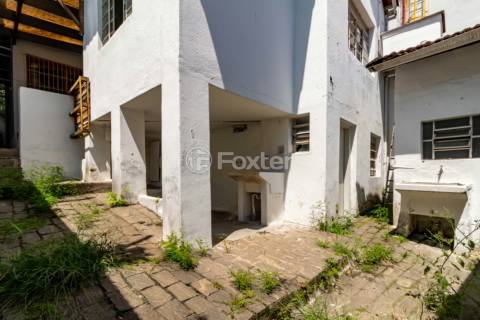 Image 32 - 899587