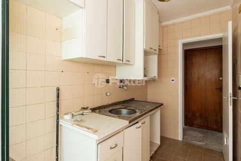Image 21 - 899680