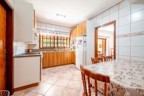Image 21 - 900558