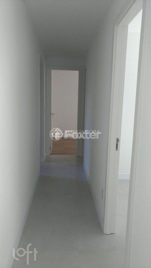 Image 11 - 912544