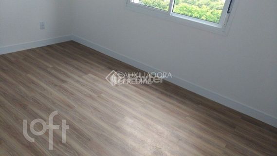 Image 8 - 912544