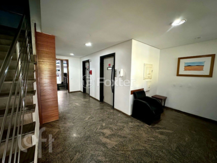 Image 22 - 915014