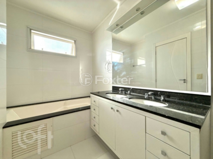 Image 35 - 915377