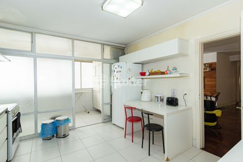 Image 32 - 915381