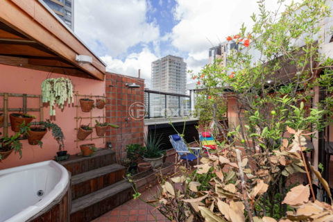 Image 40 - 915542