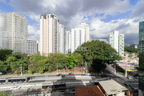 Image 6 - 915542