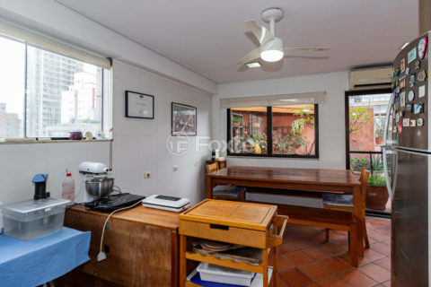 Image 37 - 915542