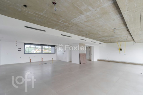 Image 32 - 915821