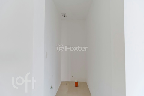 Image 44 - 915821