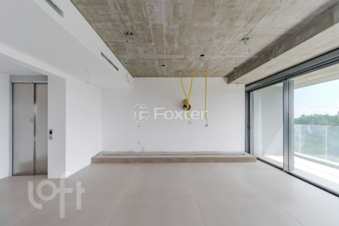 Image 38 - 915821
